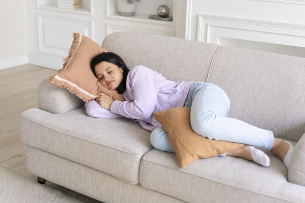 correct side sleeping with knee pillow