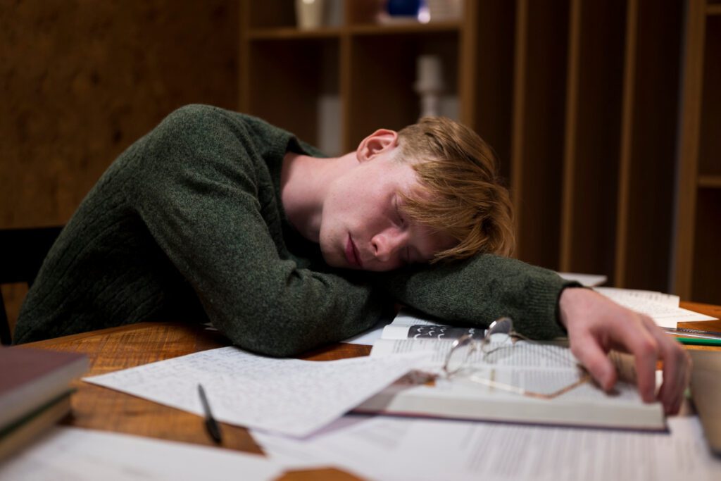 signs of sleep deprivation in teenagers