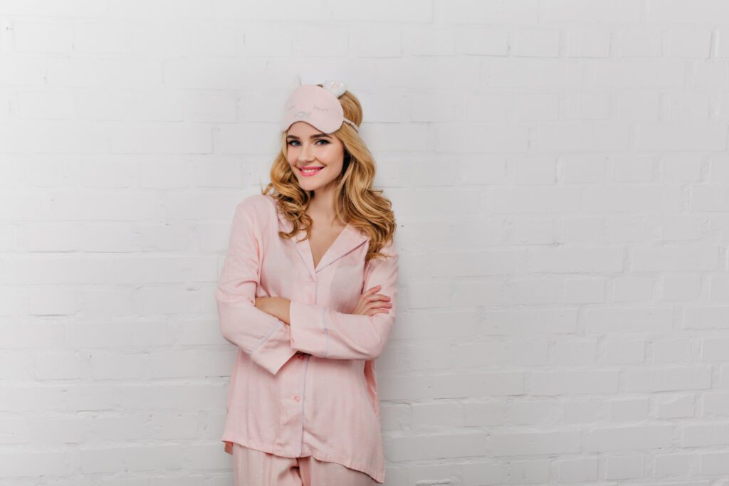 what clothes should you wear to sleep
